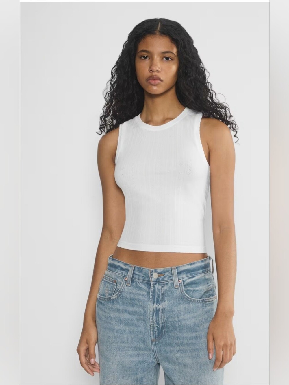 Aritzia Pointella Seamless Crewneck Tank Top. Size L
